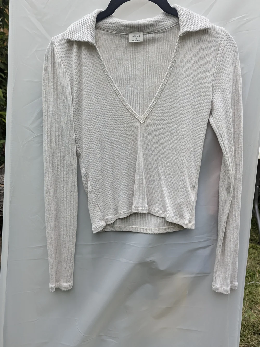 Wilfred Off White Ribbed V-Neck Polo Sweater Top Aritzia Basic Clean City Girl - Picture 8 of 15